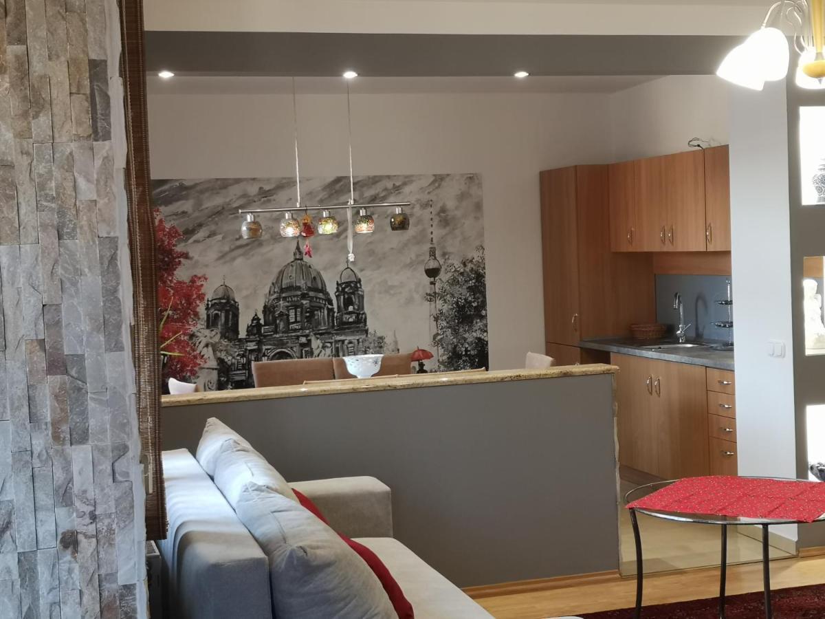 Hotello Apartmanhaz Es Panzio 절러에게르세그 외부 사진