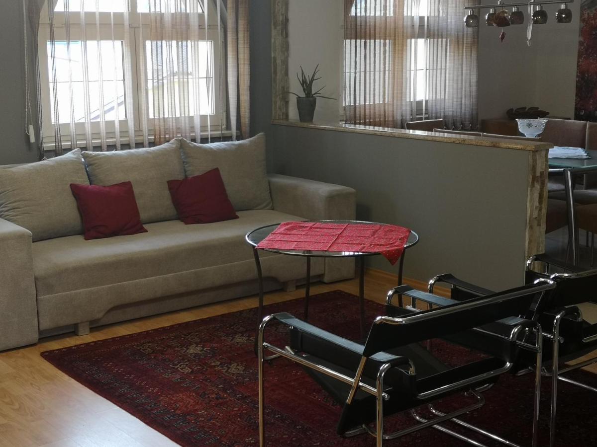 Hotello Apartmanhaz Es Panzio 절러에게르세그 외부 사진