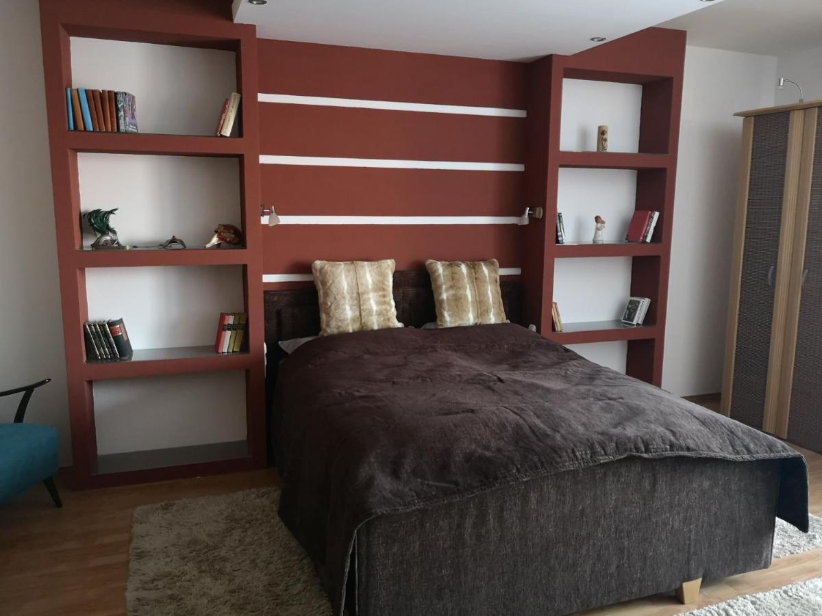 Hotello Apartmanhaz Es Panzio 절러에게르세그 외부 사진