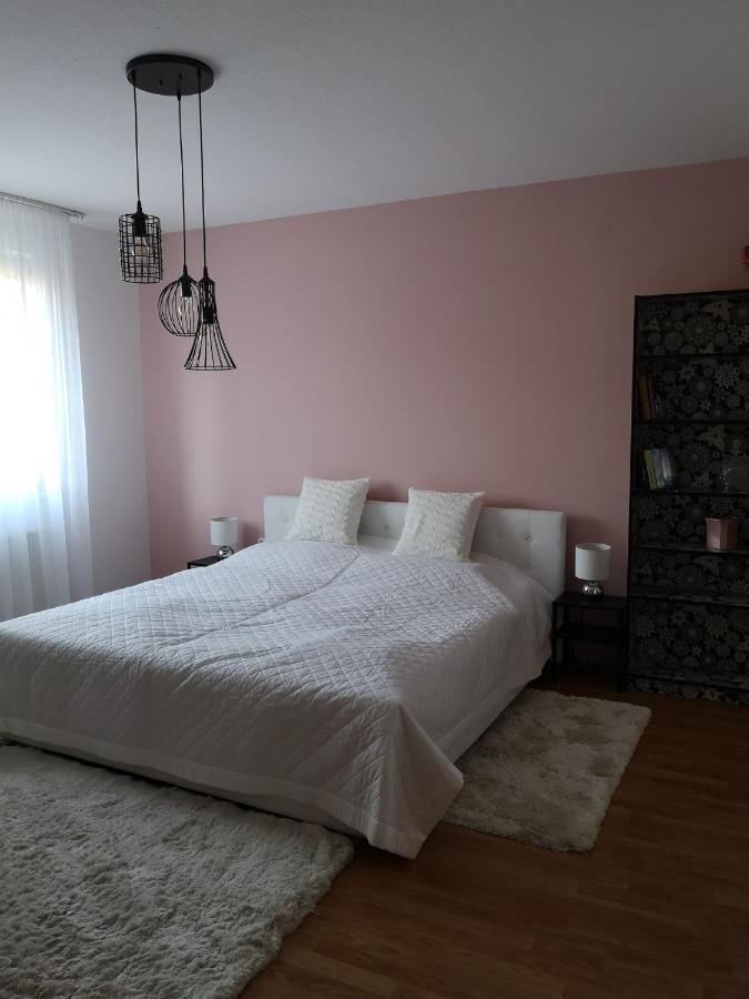 Hotello Apartmanhaz Es Panzio 절러에게르세그 외부 사진
