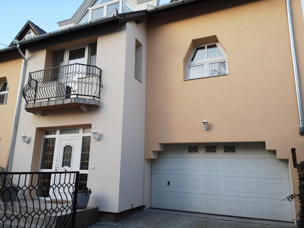 Hotello Apartmanhaz Es Panzio 절러에게르세그 외부 사진