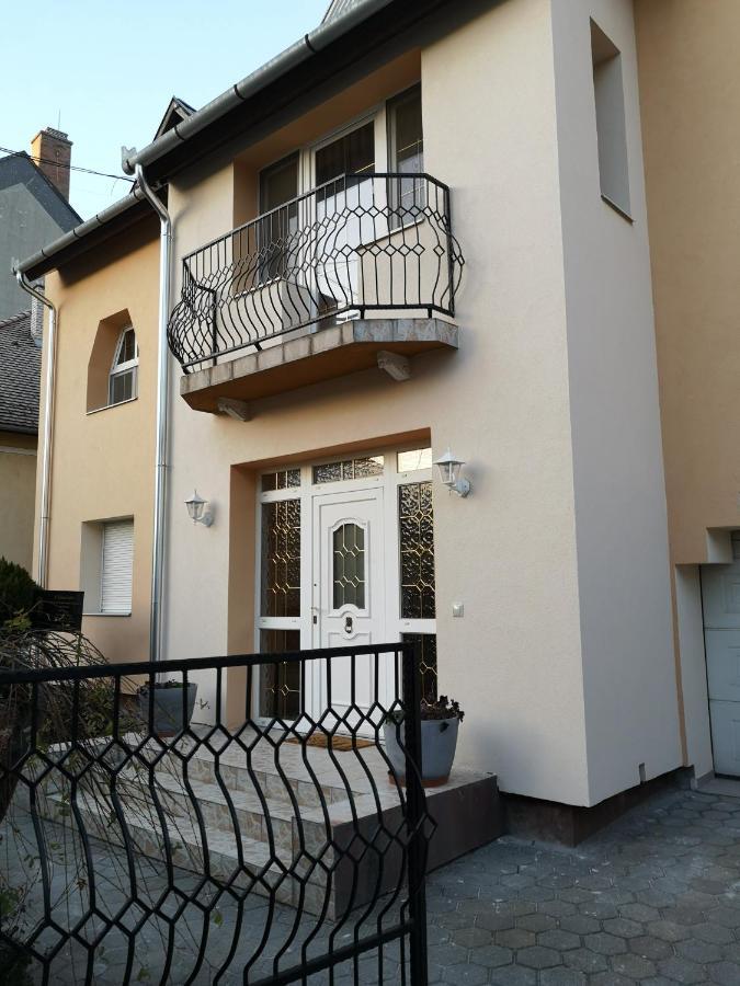 Hotello Apartmanhaz Es Panzio 절러에게르세그 외부 사진