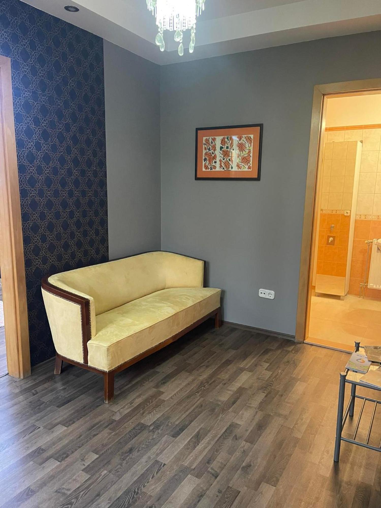 Hotello Apartmanhaz Es Panzio 절러에게르세그 외부 사진