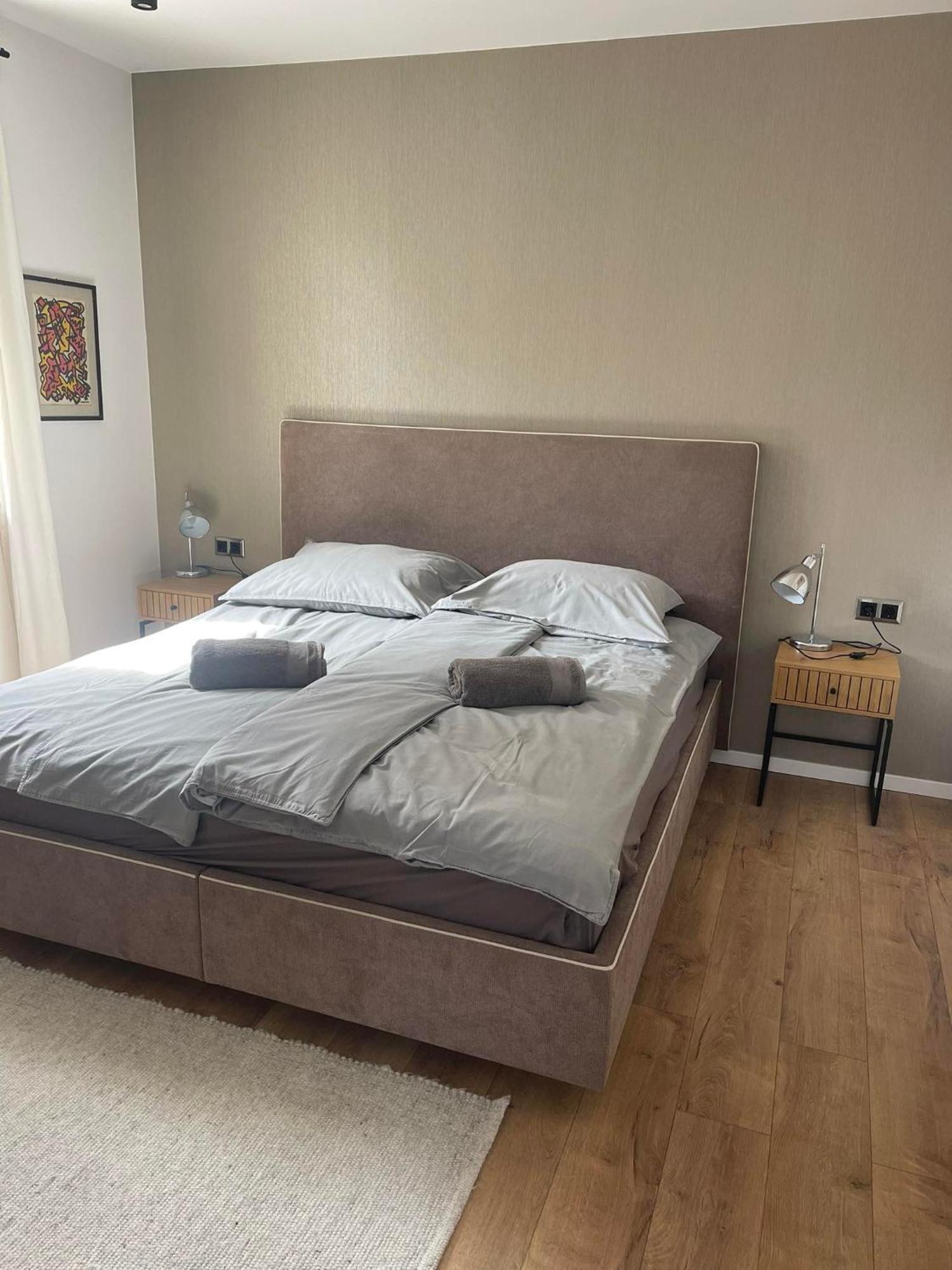 Hotello Apartmanhaz Es Panzio 절러에게르세그 외부 사진