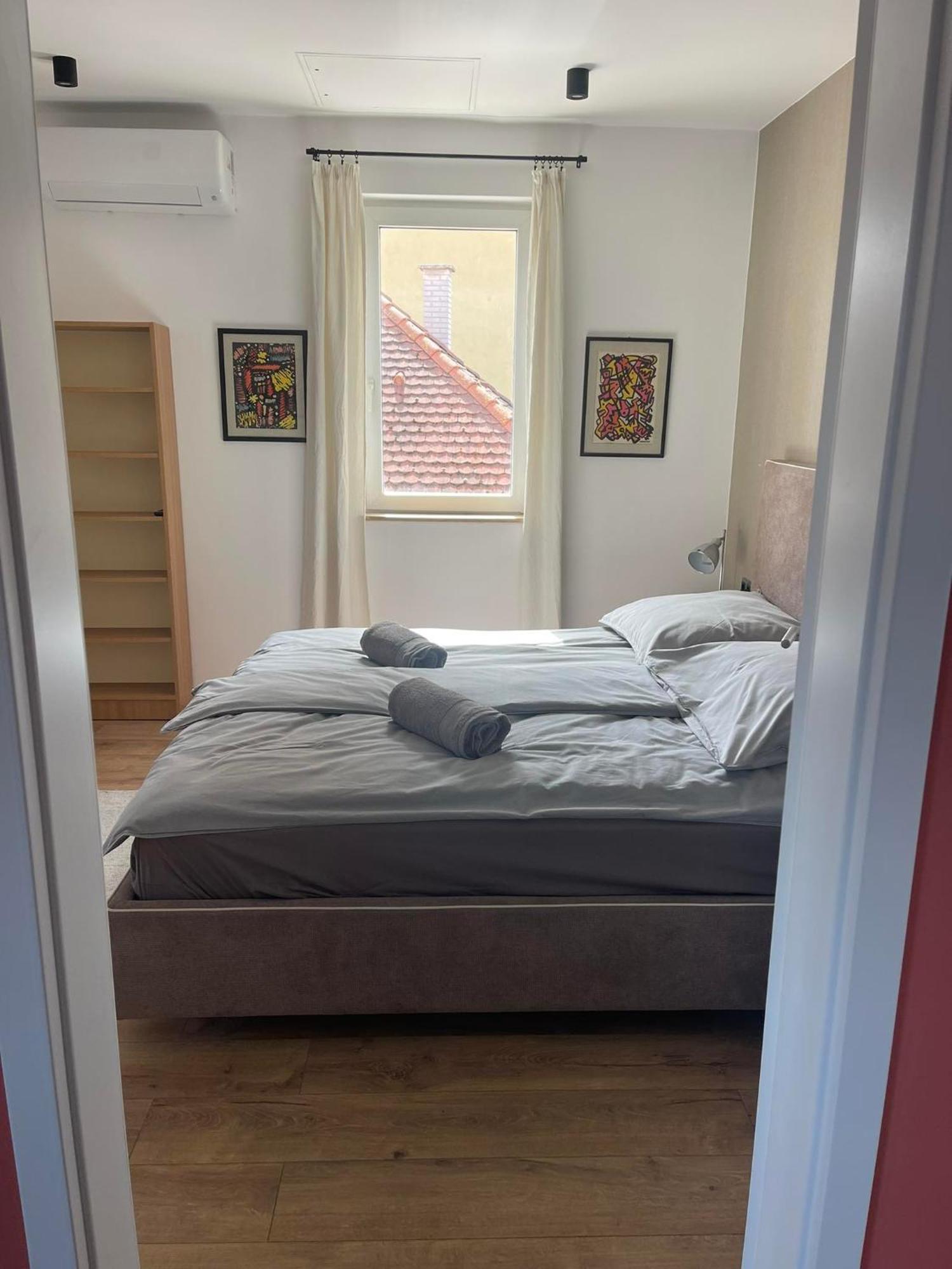 Hotello Apartmanhaz Es Panzio 절러에게르세그 외부 사진