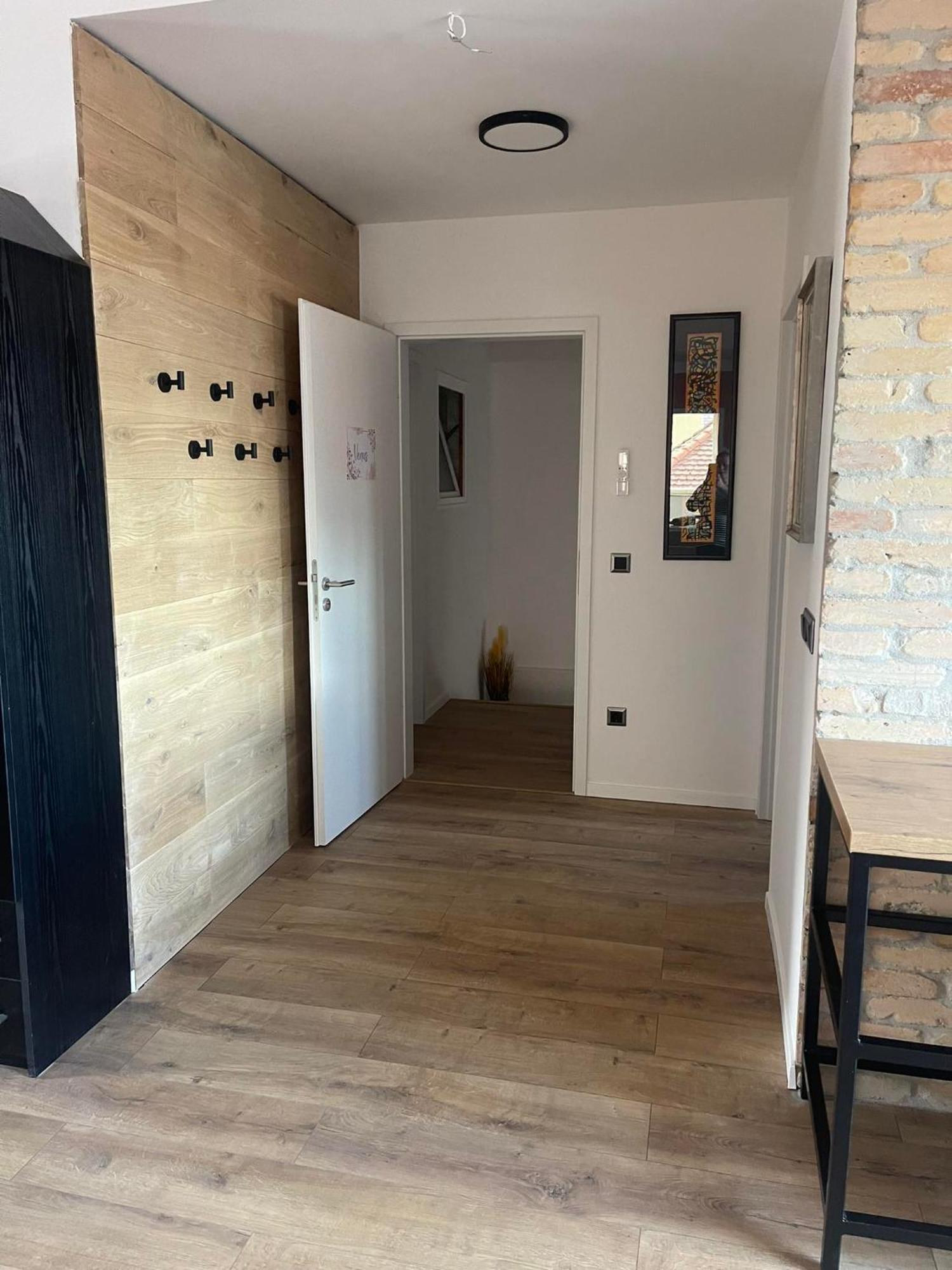 Hotello Apartmanhaz Es Panzio 절러에게르세그 외부 사진