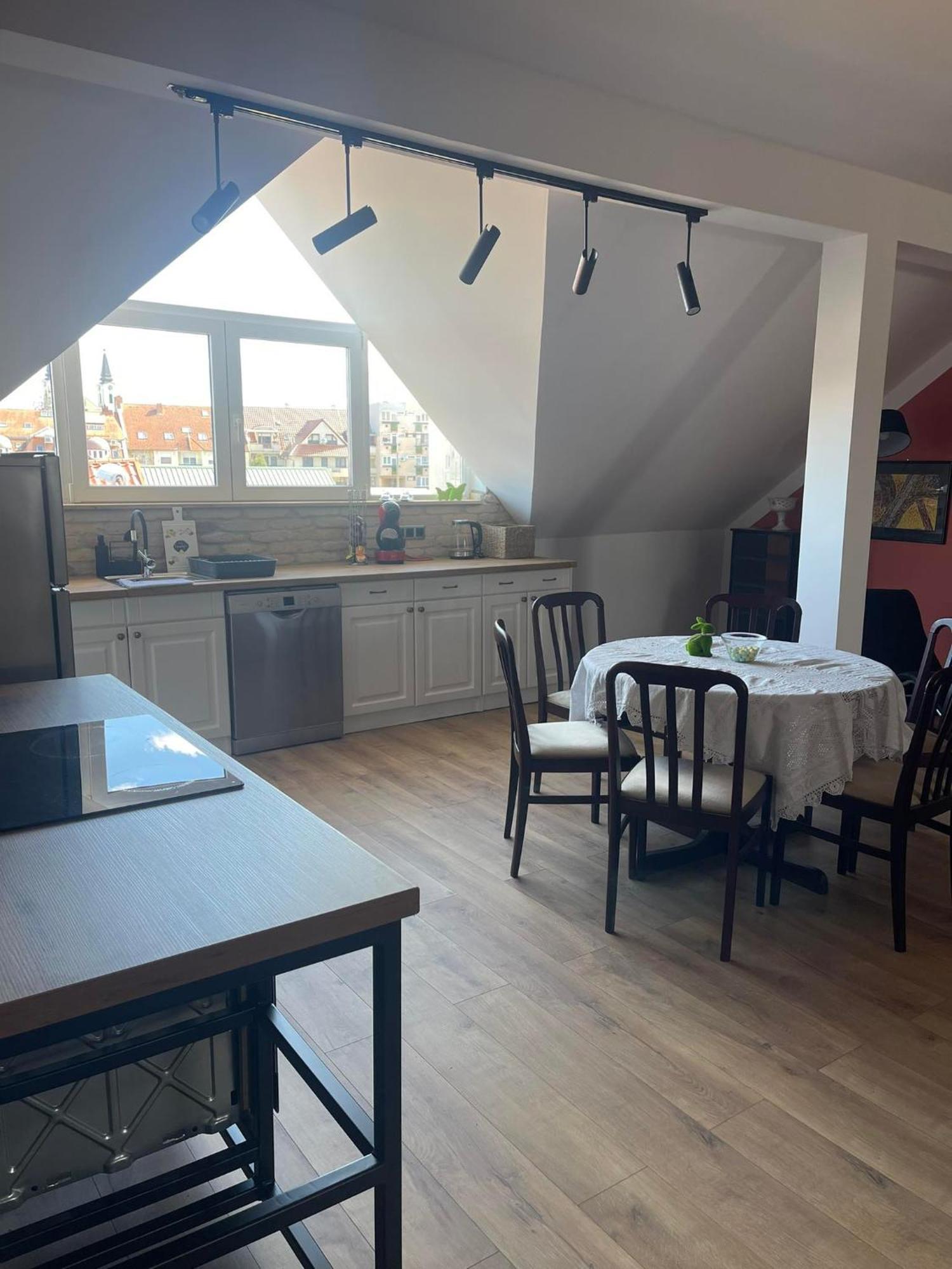 Hotello Apartmanhaz Es Panzio 절러에게르세그 외부 사진
