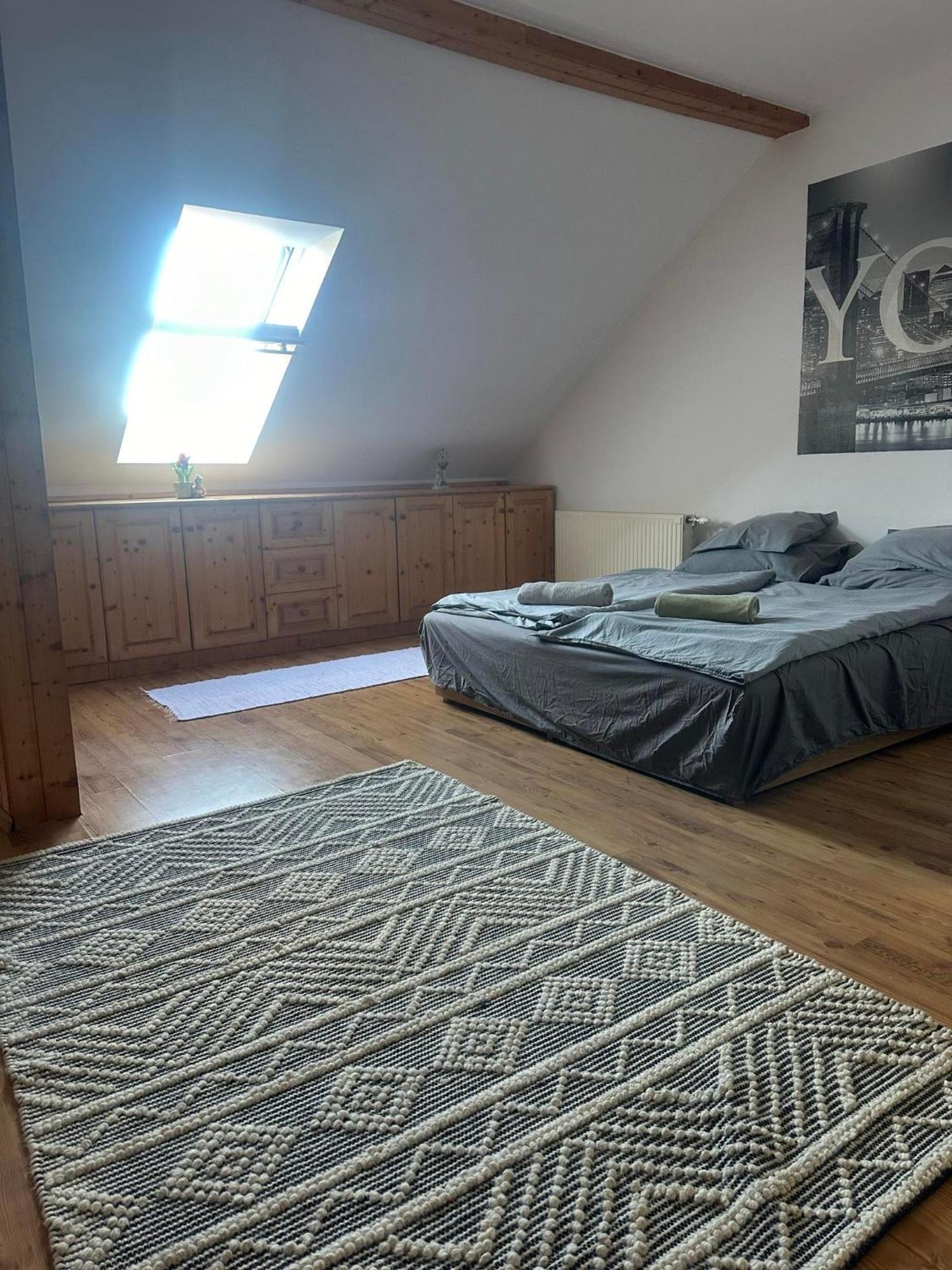 Hotello Apartmanhaz Es Panzio 절러에게르세그 외부 사진